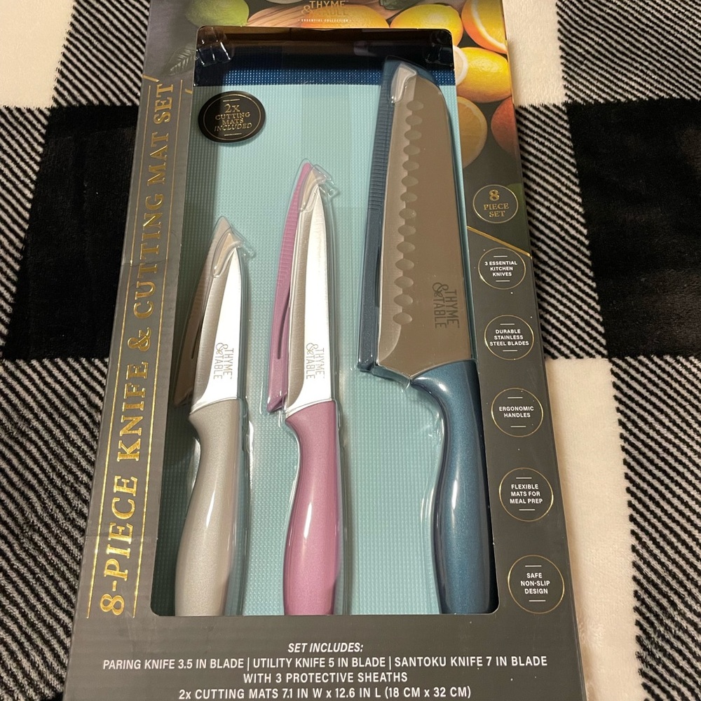 Table & Time 8 piece knife & cutting mat set.